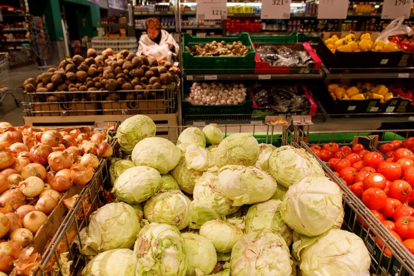 Продукты дешевеют, но жить от этого волгоградцам не легче Продукты дешевеют, но жить от этого волгоградцам не легче