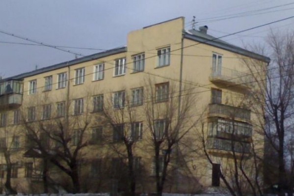 Тело мужчины обнаружили во дворе этого дома на улице Российской Тело мужчины обнаружили во дворе этого дома на улице Российской