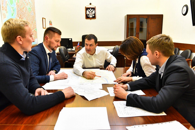 Мэр вместе с подчинёнными обсудил проблемы жителей Брагино Мэр вместе с подчинёнными обсудил проблемы жителей Брагино