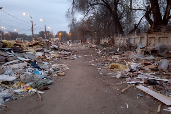 От киосков остались только щепки и мусор От киосков остались только щепки и мусор