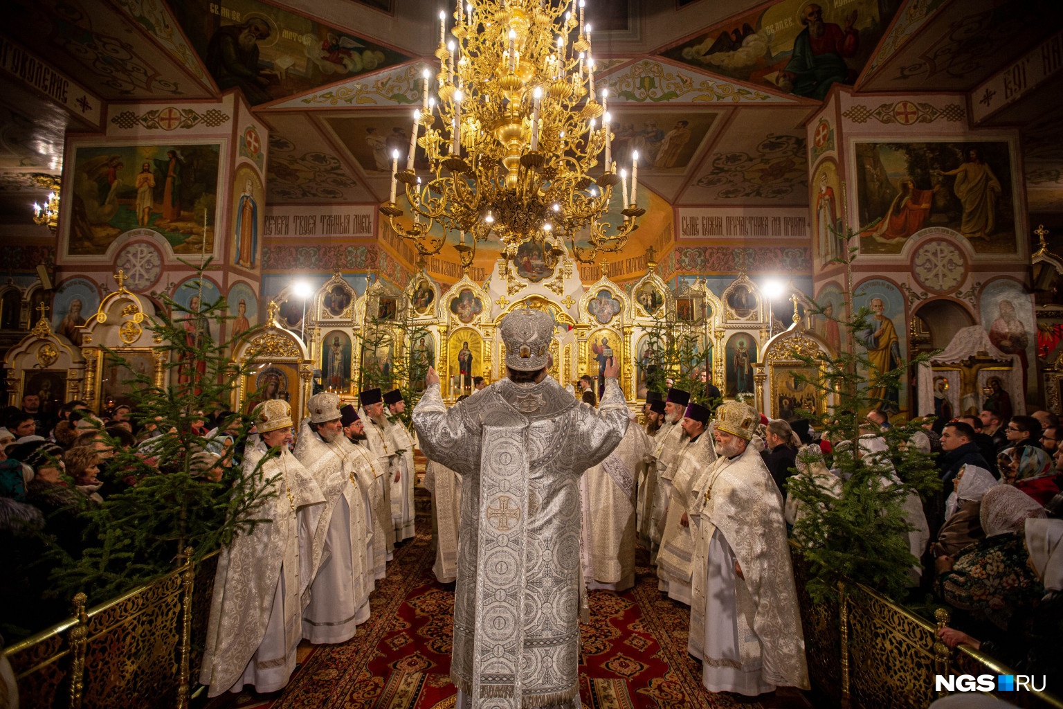 Таинство ночи. Как в Новосибирске встретили Рождество — 10 полуночных кадров из Вознесенского собора