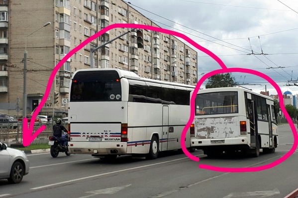 Переднее колесо улетело на разделительную полосу Переднее колесо улетело на разделительную полосу 