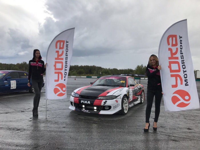 За рулём Nissan Silvia S15 — президент Новосибирской автомобильной федерации спорта Армен Арутюнян, он же — пилот команды Yoka team За рулём Nissan Silvia S15 — президент Новосибирской автомобильной федерации спорта Армен Арутюнян, он же — пилот команды Yoka team