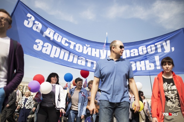Движение будет перекрыто до 16 часов дня Движение будет перекрыто до 16 часов дня 