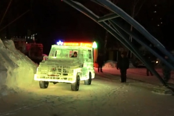 Для создания автомобиля понадобилось 6 тонн льда Для создания автомобиля понадобилось 6 тонн льда