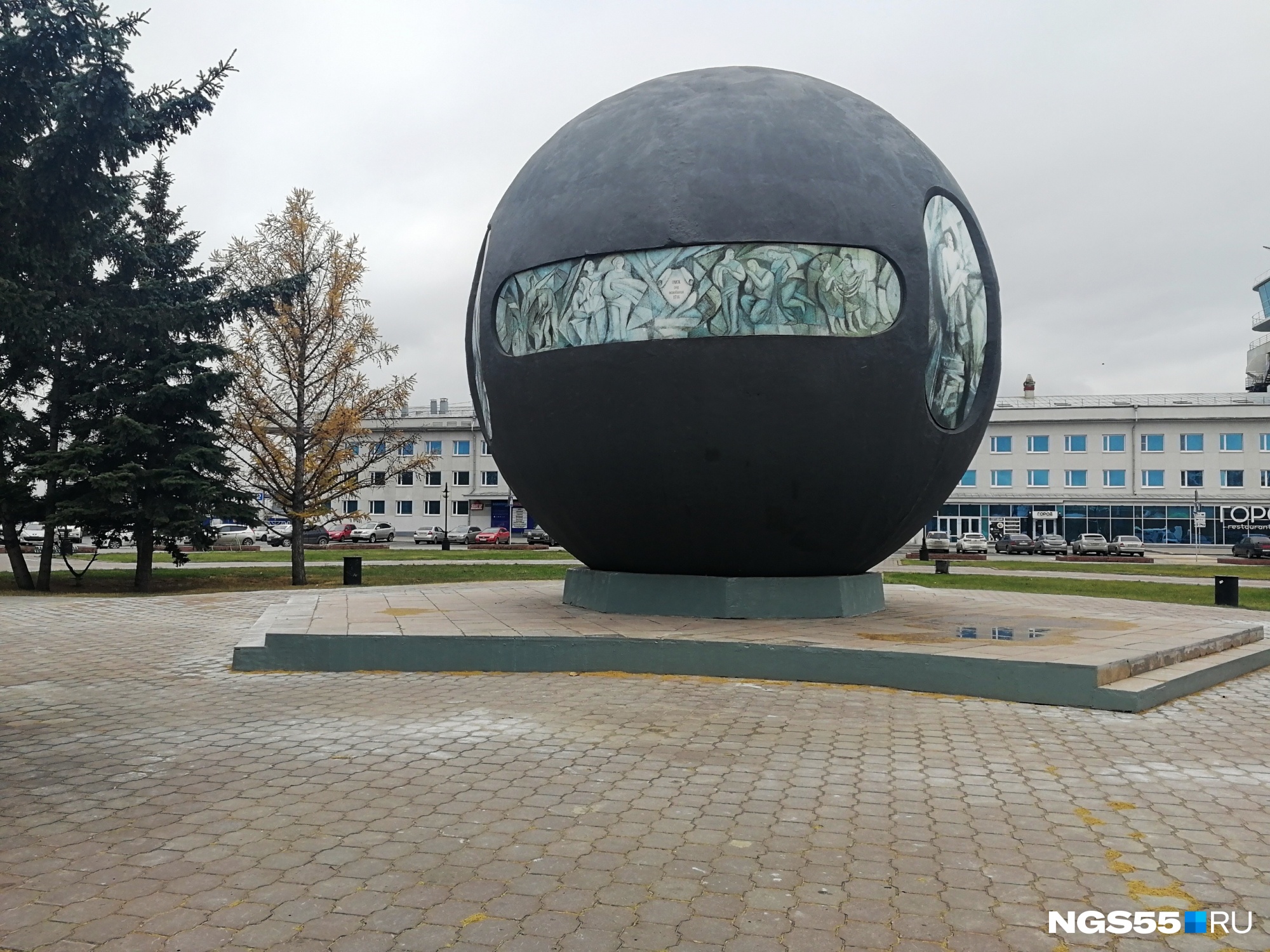 В Омске обновили площадь Бухгольца: смотрим, что изменилось (почти ничего)
