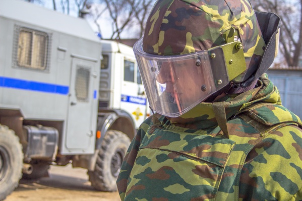 Сотрудники Росгвардии взорвали снаряды в карьере Сотрудники Росгвардии взорвали снаряды в карьере