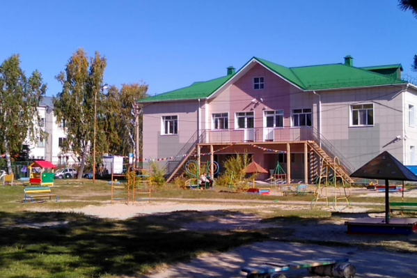 Сейчас руководство детского сада и департамент образования Тюмени проводят проверку после несчастного случая Сейчас руководство детского сада и департамент образования Тюмени проводят проверку после несчастного случая