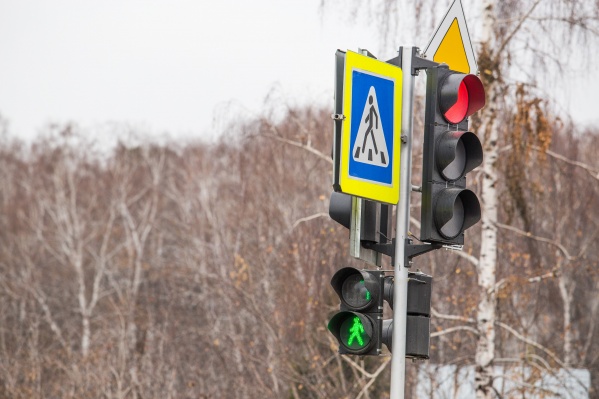 В первый же день после установки светофора на выезде с Плющихинского жилмассива собралась пробка В первый же день после установки светофора на выезде с Плющихинского жилмассива собралась пробка