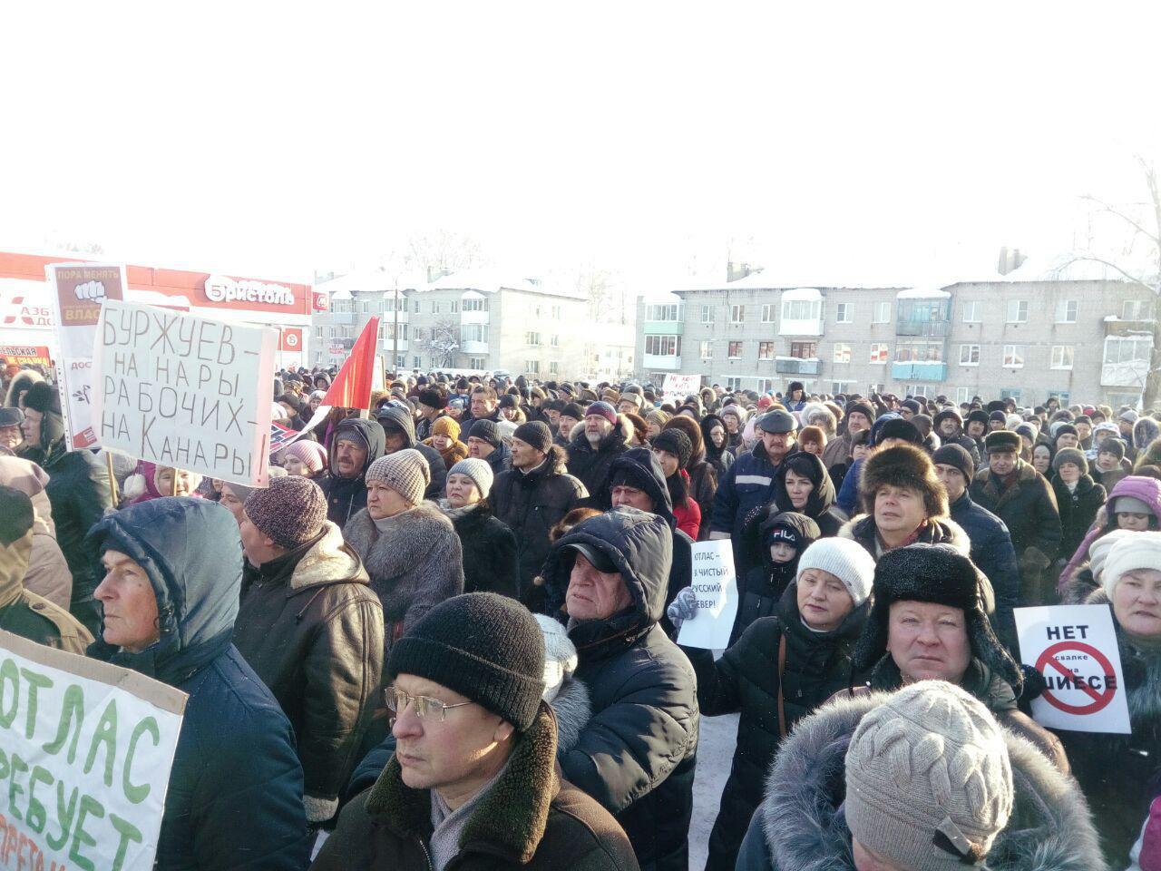 В Котласе митинг начался в 11 часов В Котласе митинг начался в 11 часов