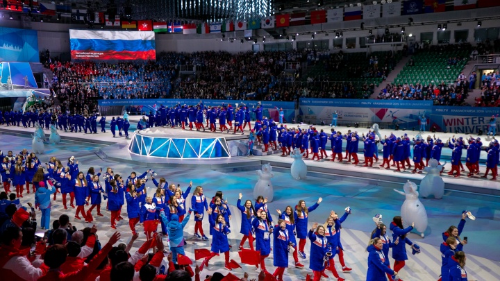 Гигантская лайка, Путин и спортсмены: 30 ярких снимков с открытия Универсиады