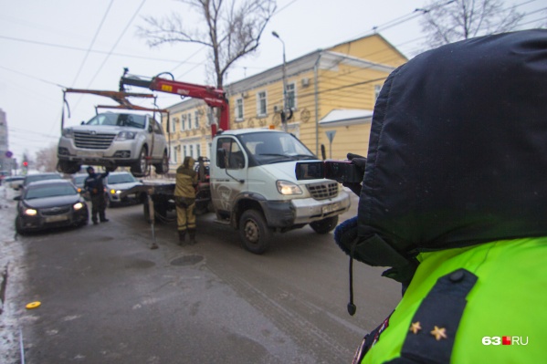 За несоблюдение ПДД авто увозят на штрафстоянку За несоблюдение ПДД авто увозят на штрафстоянку
