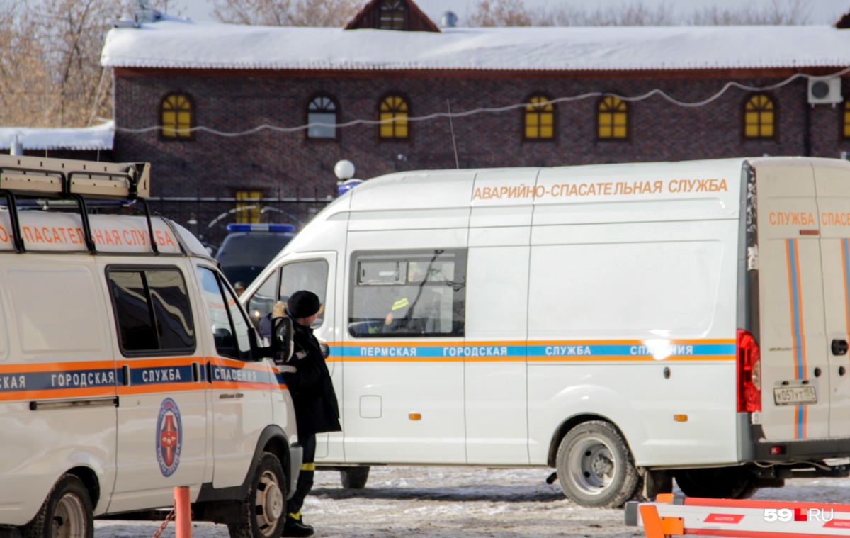 Пермь служба. Аварийная служба Пермь. Машина службы спасения Пермь. Городская служба 04. Аварийка Пермь.