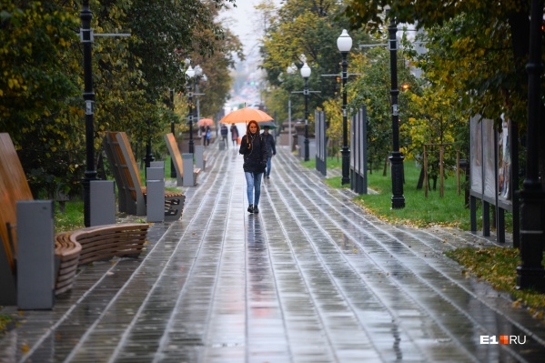 Начало осени — прохладное, берите зонтики и одевайтесь потеплее<br> Начало осени — прохладное, берите зонтики и одевайтесь потеплее<br>