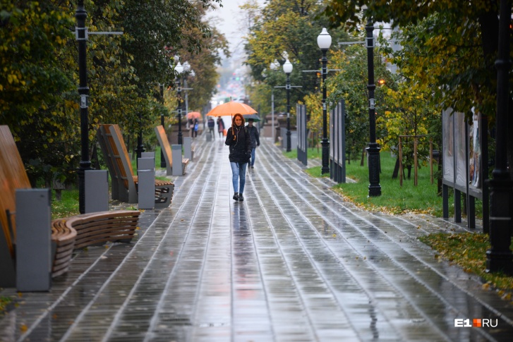 Начало осени — прохладное, берите зонтики и одевайтесь потеплее<br> Начало осени — прохладное, берите зонтики и одевайтесь потеплее<br>