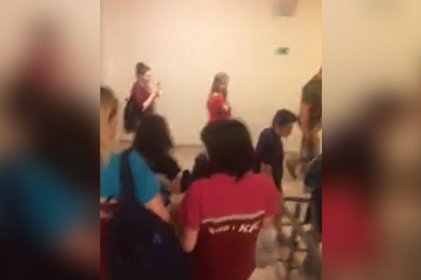 Людей вывели на улицу Людей вывели на улицу