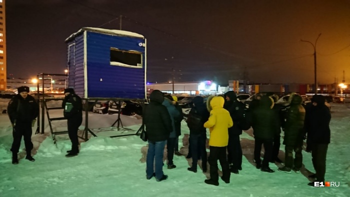 Жильцы ЖК «Калиновский» борются с парковщиками с начала января Жильцы ЖК «Калиновский» борются с парковщиками с начала января