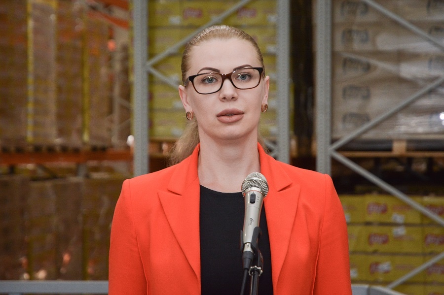 А как зовут эту женщину?