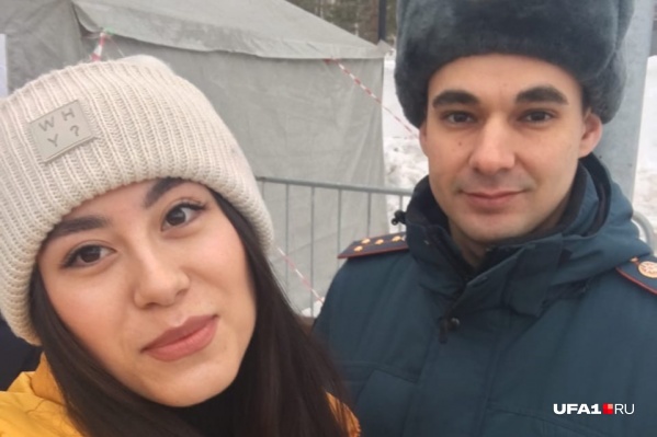 Помогает Гульдар вести стрим руководитель пресс-службы МЧС по Башкирии Алик Шарафутдинов Помогает Гульдар вести стрим руководитель пресс-службы МЧС по Башкирии Алик Шарафутдинов