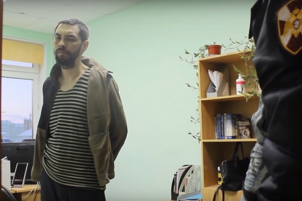 Убийца вошёл в здание детсада «Сказка» во время тихого часа, когда дети спали Убийца вошёл в здание детсада «Сказка» во время тихого часа, когда дети спали
