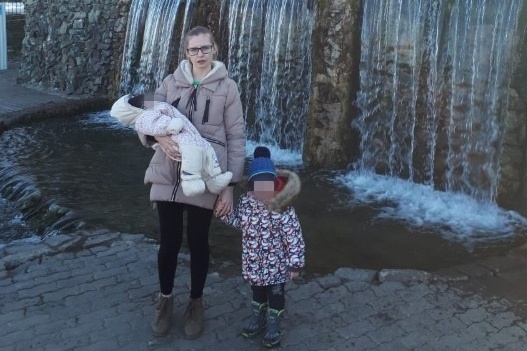 Вера была на прогулке с двумя детьми, когда на них упало дерево Вера была на прогулке с двумя детьми, когда на них упало дерево