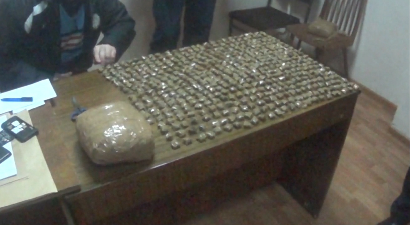 В Ярославской области поймали наркобарона с 14 килограммами запрещённых веществ и арсеналом оружия