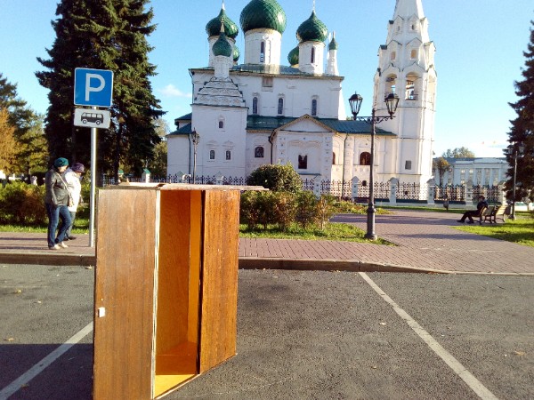 В центре Ярославля появился шкаф для каминг-аута: зачем и кто его поставил