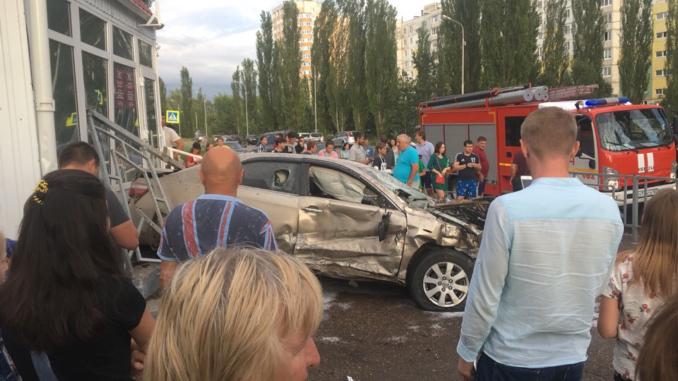 Автомобиль превратился в груду металла Автомобиль превратился в груду металла
