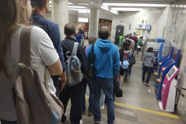 Пассажиры не могли купить сегодня утром жетоны в терминалах Пассажиры не могли купить сегодня утром жетоны в терминалах