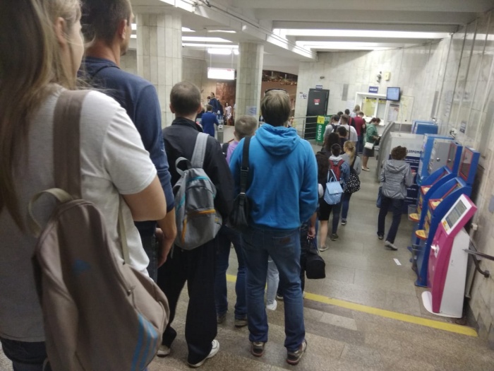 Пассажиры не могли купить сегодня утром жетоны в терминалах Пассажиры не могли купить сегодня утром жетоны в терминалах