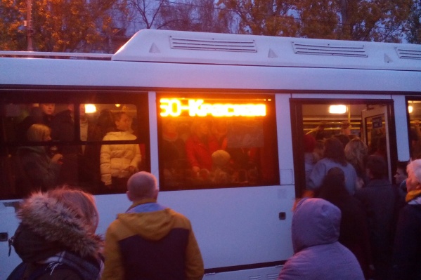 Местные жители жалуются на малое количество машин Местные жители жалуются на малое количество машин 