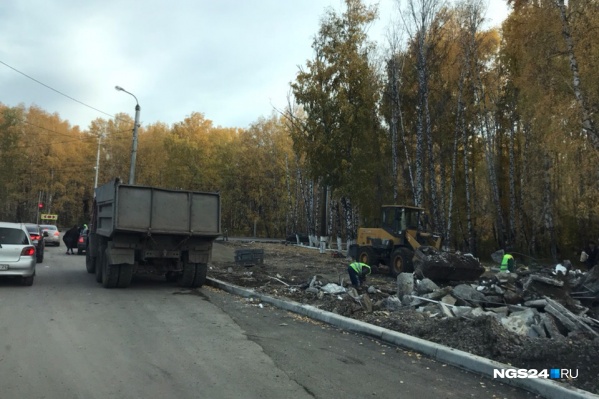 Раньше на этом месте стояли кафе, продовольственные магазины и лавки с канцелярией Раньше на этом месте стояли кафе, продовольственные магазины и лавки с канцелярией