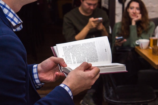 Участники аукциона рассказывали, почему выбранные книги они считают худшими Участники аукциона рассказывали, почему выбранные книги они считают худшими