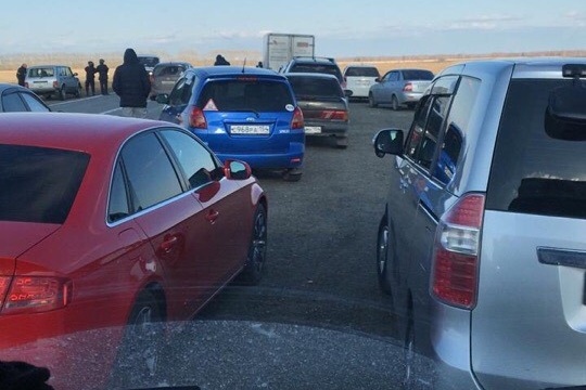 Сотни водителей оказались в пробке Сотни водителей оказались в пробке 