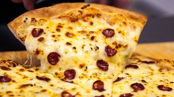 В Прикамье судебный пристав переоделся разносчиком пиццы, чтобы встретиться с должницей