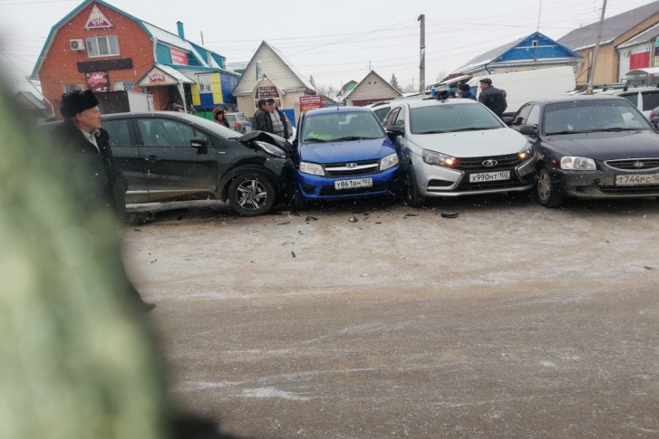 Хозяевам трёх легковушек не повезло Хозяевам трёх легковушек не повезло