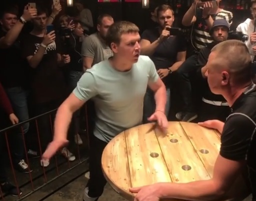 В июне 2019 года в Перми прошел турнир по пощечинам «Руки-базуки». Чтобы победить в нем, нужно было надавать по щекам трем соперникам, по возможности отправив их в нокаут, а также самому устоять под их ударами. Это удалось студенту политехнического университета Александру Куклину. Но почему Александр решил участвовать в турнире?
