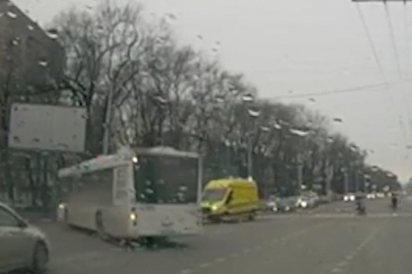 Водителя могут оштрафовать или лишить прав Водителя могут оштрафовать или лишить прав