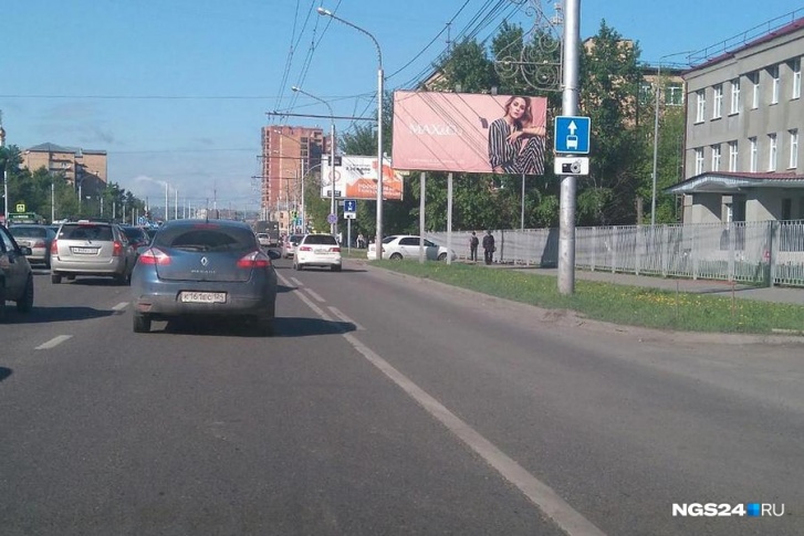 Это улица Партизана Железняка. На ней штрафы за выезд на выделенную полосу остаются. Это улица Партизана Железняка. На ней штрафы за выезд на выделенную полосу остаются.