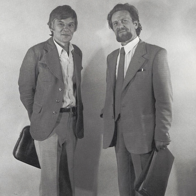 Советский писатель Николай Самохин (слева) в возрасте 44 лет