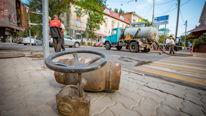 В Таганроге коллекторы потребуют с горожан 137 миллионов рублей долга за воду