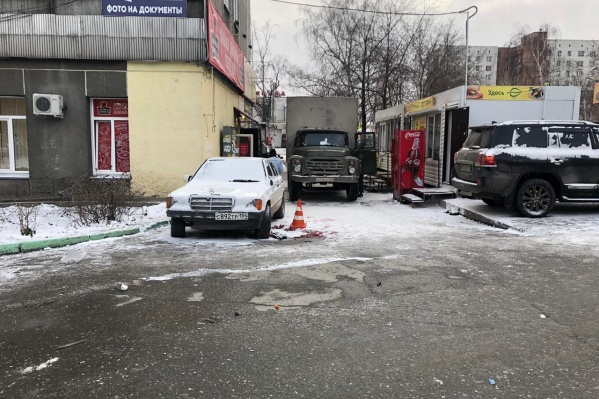 Водитель, который сбил мужчину, ехал на грузовике ЗИЛ Водитель, который сбил мужчину, ехал на грузовике ЗИЛ