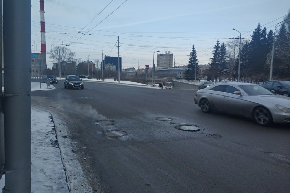 Крайняя правая полоса на съезде с Копыловского моста будет закрыта для движения Крайняя правая полоса на съезде с Копыловского моста будет закрыта для движения