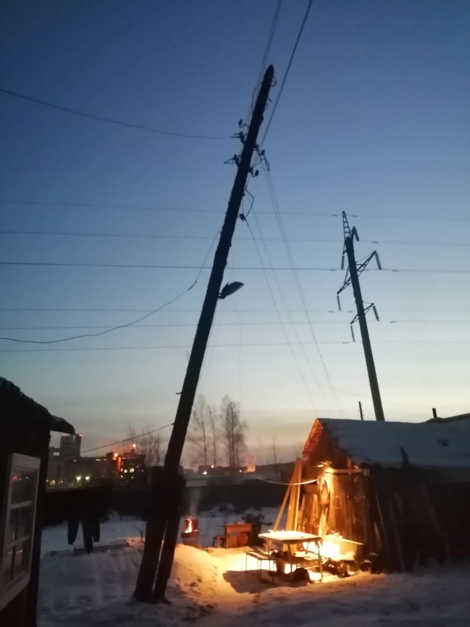 Так выглядят столбы в посёлке Так выглядят столбы в посёлке