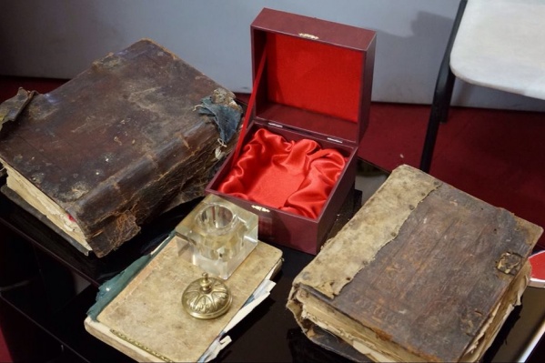 Книгам больше 200 лет Книгам больше 200 лет