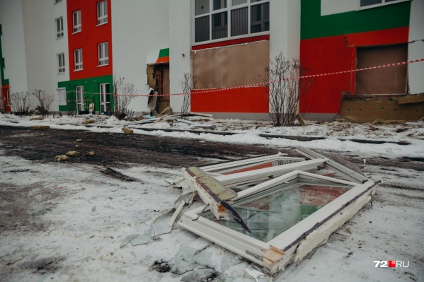 Многоквартирный дом мог разрушиться полностью из-за взрыва газа, скопившегося в хозяйственных постройках и канализации Многоквартирный дом мог разрушиться полностью из-за взрыва газа, скопившегося в хозяйственных постройках и канализации