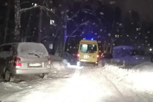 Жильцы подъезда пожаловались полиции на шум Жильцы подъезда пожаловались полиции на шум