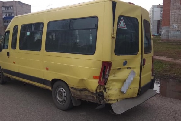 Автобус двигался по маршруту № 43 Автобус двигался по маршруту № 43