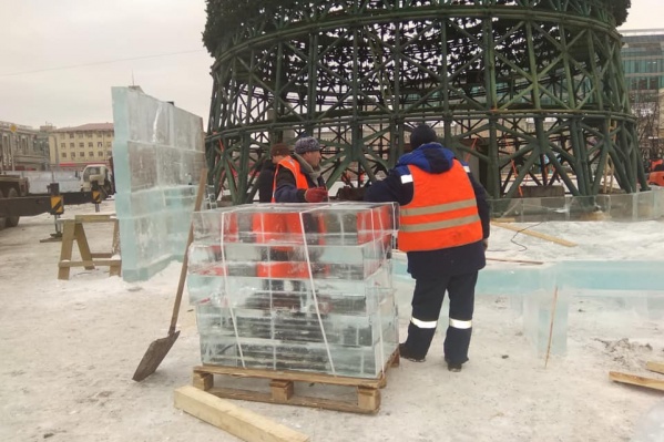 Лед для городка привозят из Северки Лед для городка привозят из Северки