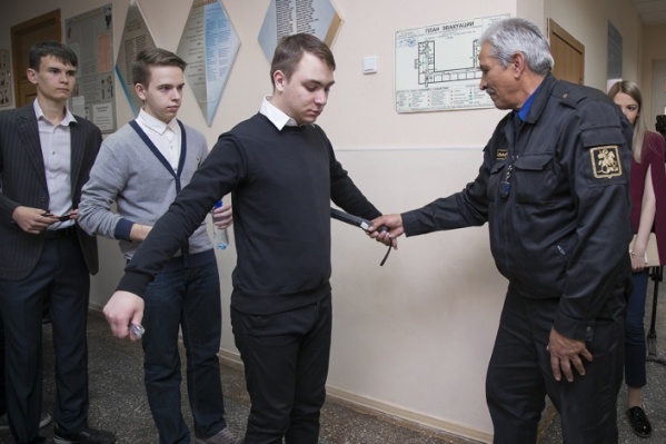 Лишь треть челябинских школ имеет систему контроля за доступом детей в образовательное учреждение Лишь треть челябинских школ имеет систему контроля за доступом детей в образовательное учреждение